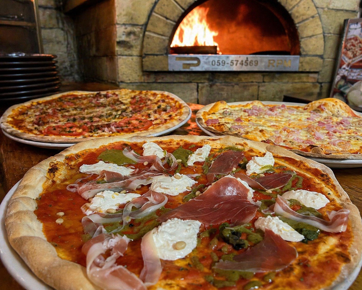 Pizzas artesanales al horno de leña